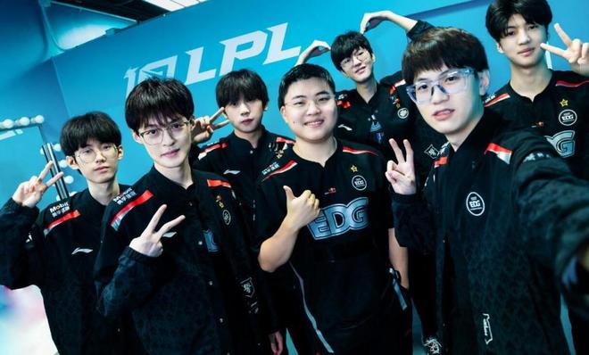 让我们拭目 让我们拭目