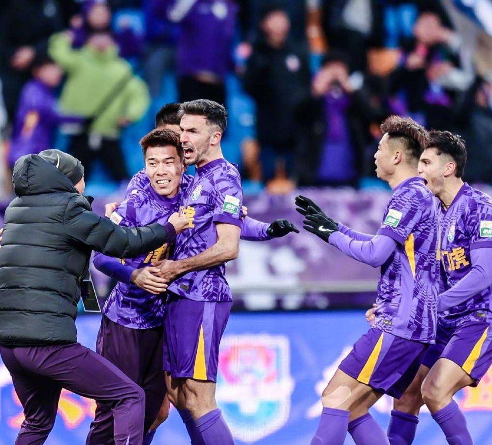 洲足坛的三 洲足坛的三