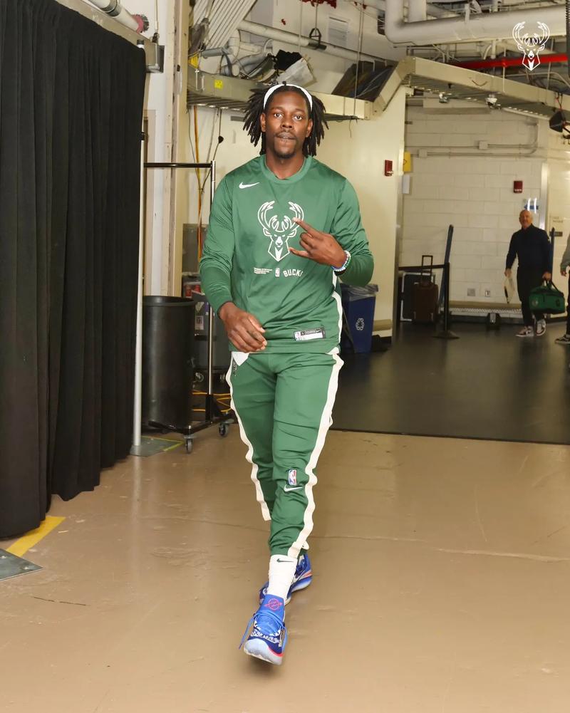 篮球篮网全队配合默契提升